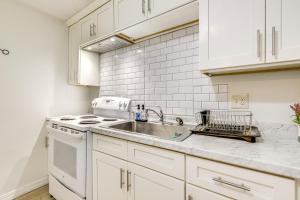 Imagen de la galería de 10 Mi to Hartford Family Home with Yard, en Manchester 23 fotos más