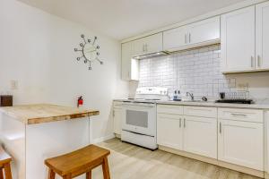 Imagen de la galería de 10 Mi to Hartford Family Home with Yard, en Manchester