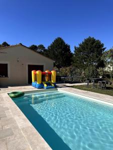 Bazén v ubytování Villa Gournerie 3 bedrooms private heated pool nebo v jeho okolí