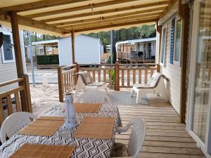Balkón nebo terasa v ubytování Mobil home Lacanau entre Lac et Océan 3 ch 6 p