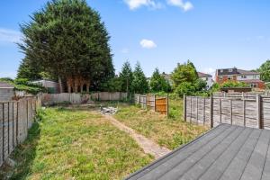 Zahrada ubytování Luxury 4 Bedroom House with Free Parking