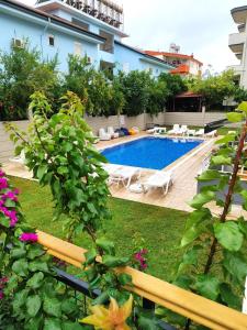 Bazén v ubytování Perfectly Located Holiday Stay in Side Walking Distance to the Beach nebo v jeho okolí