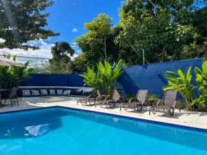 Bazén v ubytování Casa Brisa - WiFi, PISCINA e CAFÉ DA MANHÃ a 520m do CENTRO DE ARRAIAL nebo v jeho okolí