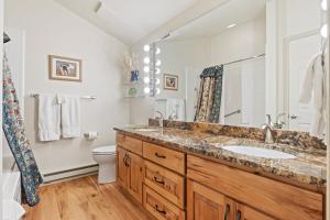 Ένα μπάνιο στο RMR: Mountain Ash 3 Condo in The AspensWilsonWY +9 φωτογραφίες