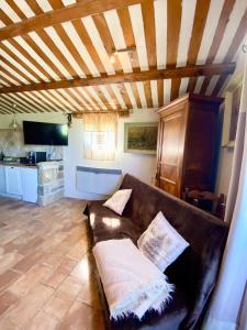 Η κουζίνα ή μικρή κουζίνα στο Tiny house Jas de Sorbiers +11 φωτογραφίες