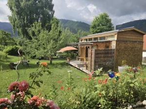 Nespecifikovaný výhled na hory nebo výhled na hory při pohledu z chaty + 23 fotografií