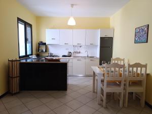 Cucina o angolo cottura di Apt less than 100 steps to Sal Rei's best beach - Free Wifi