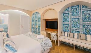 a hotel room with a bed and a tv at Dimora del Mercante - Luxury rooms in Florence