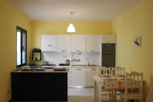 Cucina o angolo cottura di Apt less than 100 steps to Sal Rei's best beach - Free Wifi