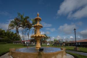 a water fountain in a park with a playground at Hotel Campestre Montecarlo in Montenegro