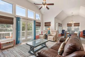 Ruang duduk di Take It E-Sea