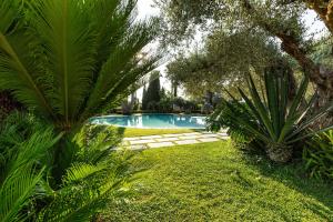 Bazén v ubytovaní Il Giardino degli Dei alebo v jeho blízkosti