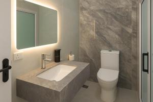 Koupelna v ubytování Gracious Haven - Fully Equipped Rooftop with private terrace house in Saint-Pierre, Moka