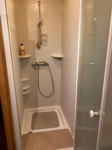 Ένα μπάνιο στο Chambre Zen Chez l'habitant en Forêt +19 φωτογραφίες