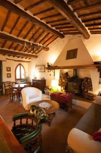 Posezení v ubytování TENUTA SOSPESA - Exclusive Villa, Pool & Party Barn near Tuscany