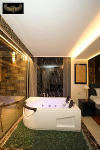 Katil atau katil-katil dalam bilik di Giza Inn view