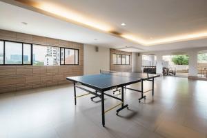 Πινγκ πονγκ στο King suite with kitchen-Short walk to Park,BTS,Mall ή εκεί κοντά