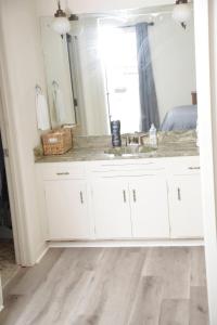 Φωτογραφία από το άλμπουμ του The Newly Renovated Vintage Home σε Τζάκσον +30 φωτογραφίες