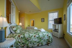 a bedroom with a bed and a tv in it at 867 Bonito Rd in Fripp Island +31 photos