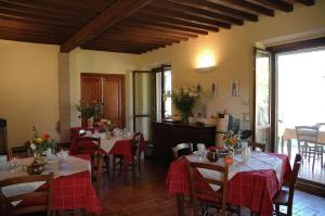 A restaurant or other place to eat at Agriturismo Pian dei Pini