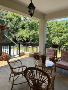 En balkon eller terrasse på Olympus Moments