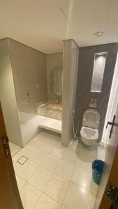 Koupelna v ubytování شقة فاخرة على ساحات المسجد النبوي الشريف