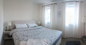 Ένα ή περισσότερα κρεβάτια σε δωμάτιο στο Haus am See