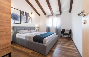 Ένα ή περισσότερα κρεβάτια σε δωμάτιο στο Gorgeous Home In Benkovac