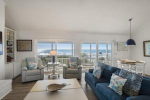 a living room with a blue couch and chairs at 474 Tarpon Blvd in Fripp Island