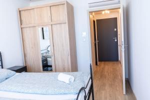 Posteľ alebo postele v izbe v ubytovaní Seaforth Apartment