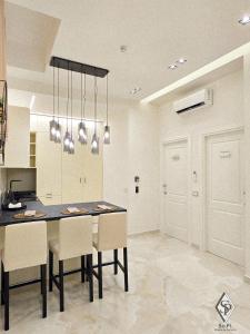 a kitchen with a table and chairs in a room at SOPI Home in Castellammare di Stabia +11 photos