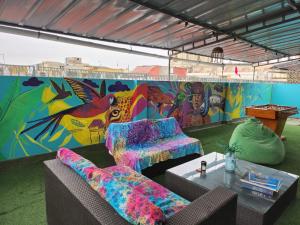 a room with two couches and a colorful mural at Alojamiento San Francisco - Apartamentos y habitaciones in Lima