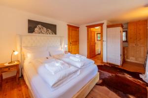 Postel nebo postele na pokoji v ubytování Das Kitz - deLuxe Chalet Valerie