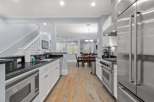 Dapur atau dapur kecil di 45 Founders Ct