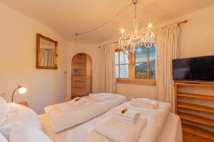 Postel nebo postele na pokoji v ubytování Das Kitz - deLuxe Chalet Valerie