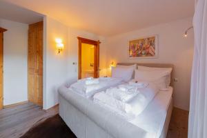 Postel nebo postele na pokoji v ubytování Das Kitz - deLuxe Chalet Valerie