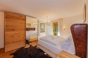 Postel nebo postele na pokoji v ubytování Das Kitz - deLuxe Chalet Valerie