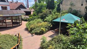 Сад в Hotel Radnice Dobrovice