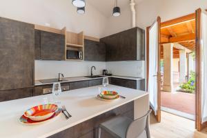 A kitchen or kitchenette at Villa Selva