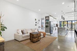 Posezení v ubytování The Modern Comfort Home