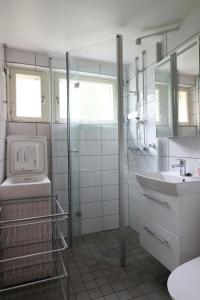 Ένα μπάνιο στο Convenient Apartment for 2