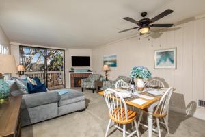 Χώρος καθιστικού στο Oceanside Beach Condos