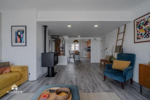 Imagen de la galería de Seaside Santa Cruz- Beachfront Apt 3 BDR with BBQ, en Silveira 42 fotos más