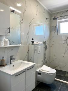 Ένα μπάνιο στο Teo apartmani