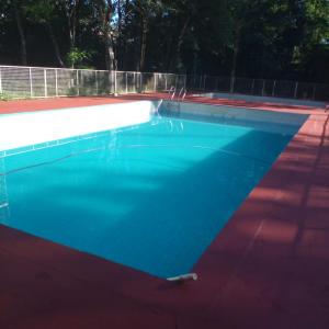 Bazén v ubytování Refugios y Cabañas BAHIA nebo v jeho okolí + 4 fotografie