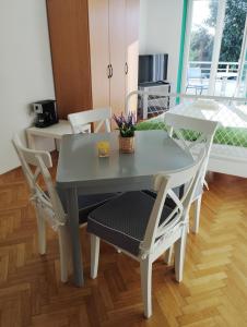 TV a/nebo společenská místnost v ubytování Apartments Nautilus