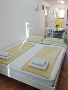 Postel nebo postele na pokoji v ubytování Apartments Nautilus