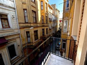 Ein Balkon oder eine Terrasse in der Unterkunft Galata Calm Tale Hotel