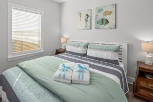 a bedroom with a bed with two towels on it at Laguna Haven! 3BR 2BA Sleeps 7! Your perfect escape! in Laguna Beach