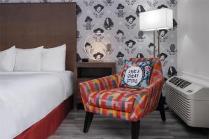Postel nebo postele na pokoji v ubytování Aiden Austin City Hotel
